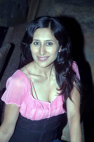 'साहेब, बीवी और गैंगस्‍टर' की सक्‍सेस पार्टी...| हॉट माही गिल