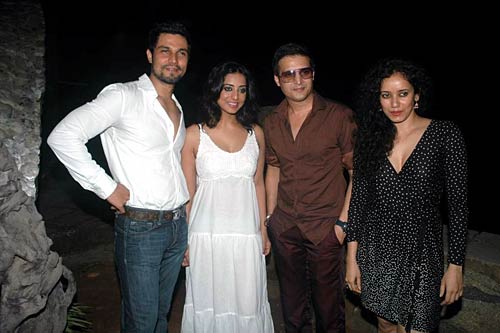 'साहेब, बीवी और गैंगस्‍टर' की सक्‍सेस पार्टी...| हॉट माही गिल