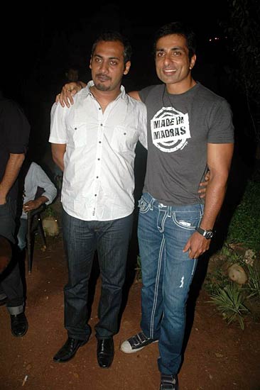 'साहेब, बीवी और गैंगस्‍टर' की सक्‍सेस पार्टी...| हॉट माही गिल