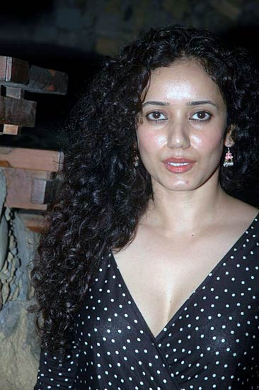 'साहेब, बीवी और गैंगस्‍टर' की सक्‍सेस पार्टी...| हॉट माही गिल