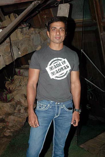 'साहेब, बीवी और गैंगस्‍टर' की सक्‍सेस पार्टी...| हॉट माही गिल