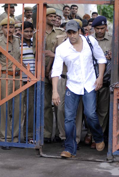 देखें 'दबंग' सलमान का जीवन | सलमान पर विशेष