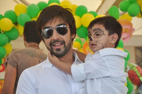 संजय दत्त के जुड़वा बच्‍चों की बर्थडे पार्टी | फोटो