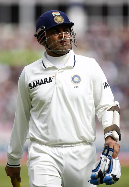 टेस्ट टीम में युवा गेंदबाजों को मौका | धोनी पर विशेष