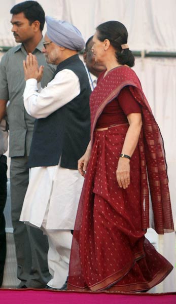 6 अक्‍टूबर 2011: तस्‍वीरों में देखें दिनभर की बड़ी खबरें | पढ़ें