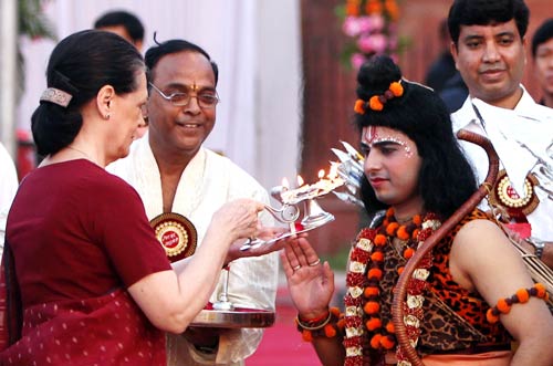 6 अक्‍टूबर 2011: तस्‍वीरों में देखें दिनभर की बड़ी खबरें | पढ़ें