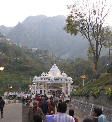 चलो बुलावा आया है, माता ने बुलाया है... | विशेष कवरेज