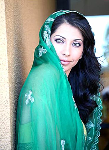 बिग बॉस-5: दो होस्ट, 1 एक विलेन और 13 हसीनाएं