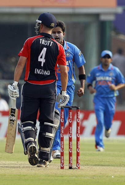 दूसरे वनडे में टीम इंडिया ने इंग्‍लैंड को दी करारी मात