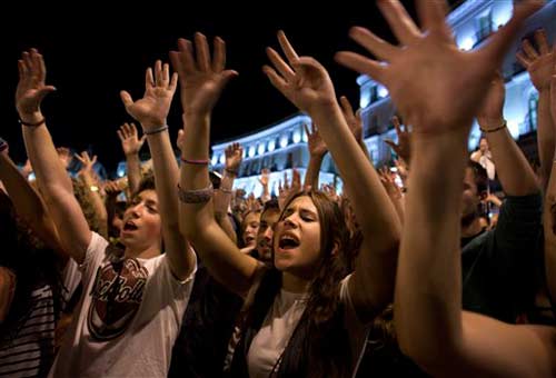 'वालस्ट्रीट घेरो' आंदोलन की चिंगारी और भड़की