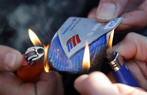 'वालस्ट्रीट घेरो' आंदोलन की चिंगारी और भड़की