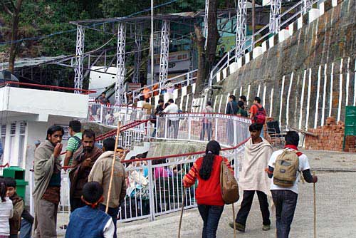 चलो बुलावा आया है, माता ने बुलाया है... | विशेष कवरेज