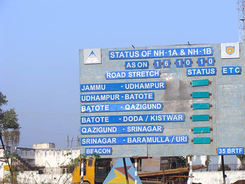 चलो बुलावा आया है, माता ने बुलाया है... | विशेष कवरेज