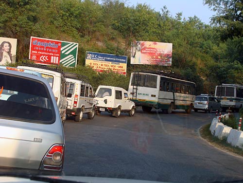 चलो बुलावा आया है, माता ने बुलाया है... | विशेष कवरेज