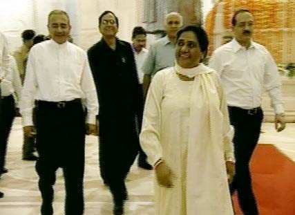 देखें मायावती के ड्रीम पार्क के उद्घाटन की तस्वीरें