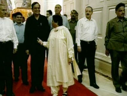 देखें मायावती के ड्रीम पार्क के उद्घाटन की तस्वीरें