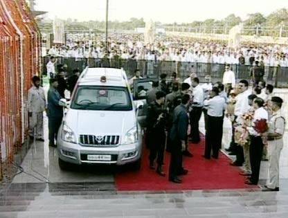 देखें मायावती के ड्रीम पार्क के उद्घाटन की तस्वीरें