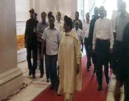 देखें मायावती के ड्रीम पार्क के उद्घाटन की तस्वीरें