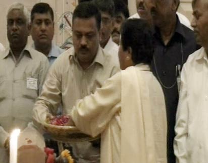 देखें मायावती के ड्रीम पार्क के उद्घाटन की तस्वीरें