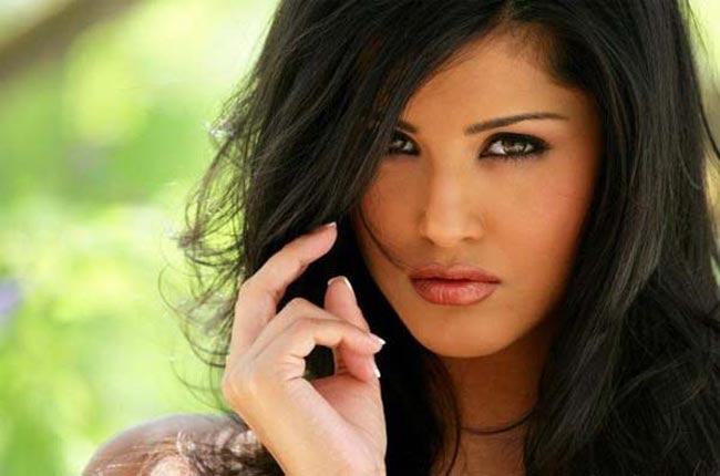 सबसे ज्यादा सर्च की गई सनी लियोन | हॉट 'आइटम गर्ल'