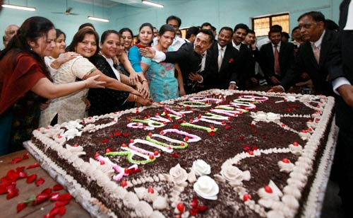 24 नवंबर 2011: तस्वीरों में देखें दिनभर की बड़ी खबरें | पढ़ें