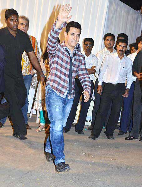 बोमन ईरानी के बेटे की रिसेप्शन पार्टी... | बोल्‍ड होती बालाएं... 