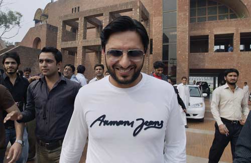 2 नवंबर 2011: तस्‍वीरों में देखें दिनभर की बड़ी खबरें | पढ़ें