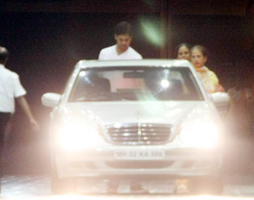 ऐश ने दिया बेटी को जन्‍म, मिलने पहुंचे सितारे | मातृत्‍व सुख