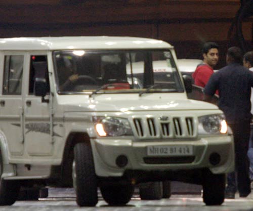 ऐश ने दिया बेटी को जन्‍म, मिलने पहुंचे सितारे | मातृत्‍व सुख