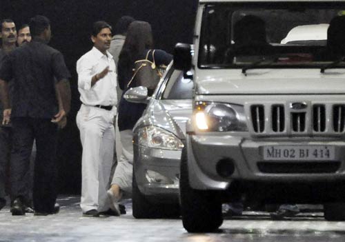 ऐश ने दिया बेटी को जन्‍म, मिलने पहुंचे सितारे | मातृत्‍व सुख