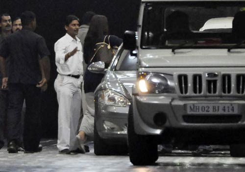 ऐश ने दिया बेटी को जन्‍म, मिलने पहुंचे सितारे | मातृत्‍व सुख