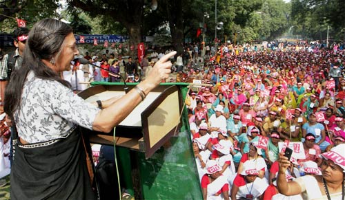 24 नवंबर 2011: तस्वीरों में देखें दिनभर की बड़ी खबरें | पढ़ें