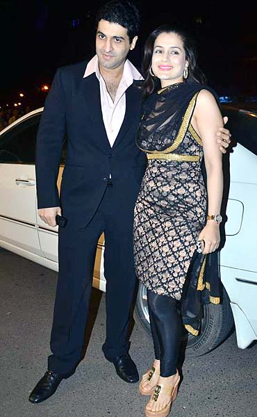 बोमन ईरानी के बेटे की रिसेप्शन पार्टी... | बोल्‍ड होती बालाएं... 