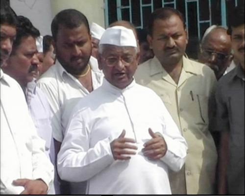 25 नवंबर 2011: तस्वीरों में देखें दिनभर की बड़ी खबरें | पढ़ें