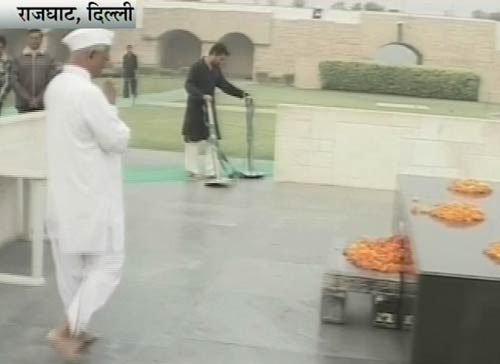 अन्‍ना हजारे ने तोड़ा मौन व्रत