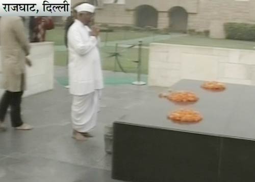 अन्‍ना हजारे ने तोड़ा मौन व्रत