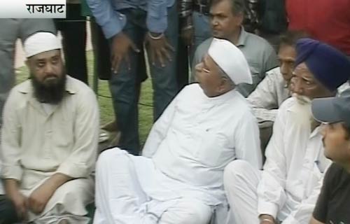 अन्‍ना हजारे ने तोड़ा मौन व्रत