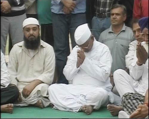 अन्‍ना हजारे ने तोड़ा मौन व्रत