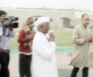 अन्‍ना हजारे ने तोड़ा मौन व्रत