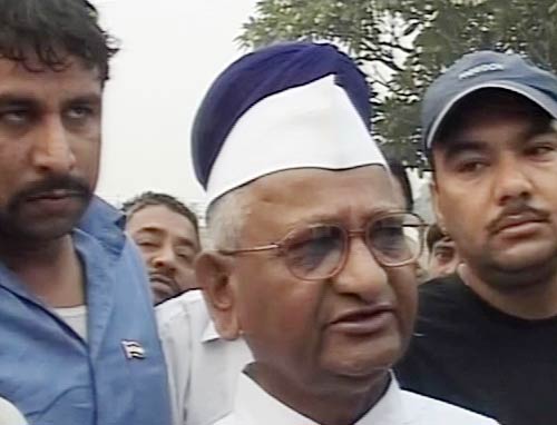 अन्‍ना हजारे ने तोड़ा मौन व्रत