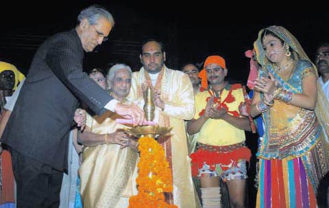 तस्‍वीरों में बीते सप्‍ताह बॉलीवुड की हलचल | ग्लैमर का तड़का