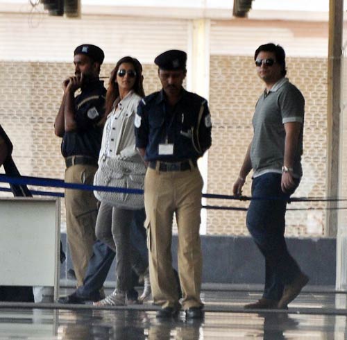 ऐश ने दिया बेटी को जन्‍म, मिलने पहुंचे सितारे | मातृत्‍व सुख