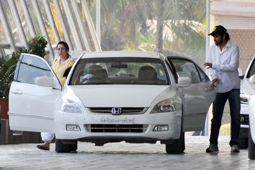 ऐश ने दिया बेटी को जन्‍म, मिलने पहुंचे सितारे | मातृत्‍व सुख