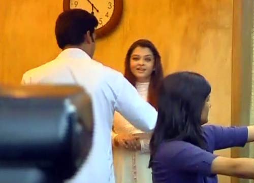 मातृत्‍व सुख के बाद ऐश्वर्या की झलक | ऐश की अनदेखी तस्‍वीरें