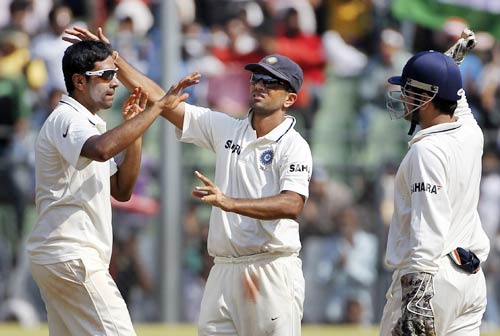 वानखेड़े में पहला दिन कैरेबियाई बल्लेबाजों के नाम