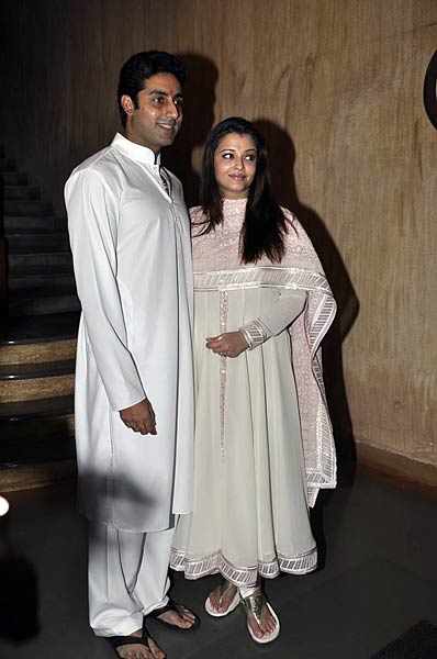 मातृत्‍व सुख के बाद ऐश्वर्या की झलक | ऐश की अनदेखी तस्‍वीरें