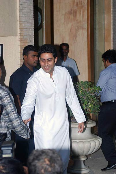 मातृत्‍व सुख के बाद ऐश्वर्या की झलक | ऐश की अनदेखी तस्‍वीरें