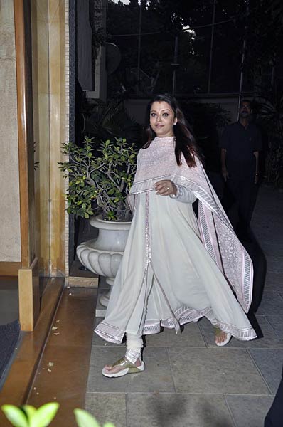 मातृत्‍व सुख के बाद ऐश्वर्या की झलक | ऐश की अनदेखी तस्‍वीरें