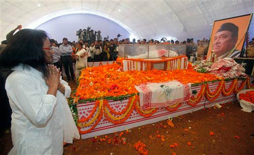 पंचतत्‍व में विलीन हुए भूपेन हजारिका...  | फोटो: हजारिका का जीवन