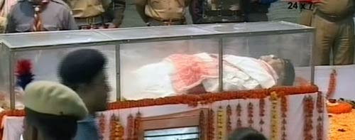 पंचतत्‍व में विलीन हुए भूपेन हजारिका...  | फोटो: हजारिका का जीवन